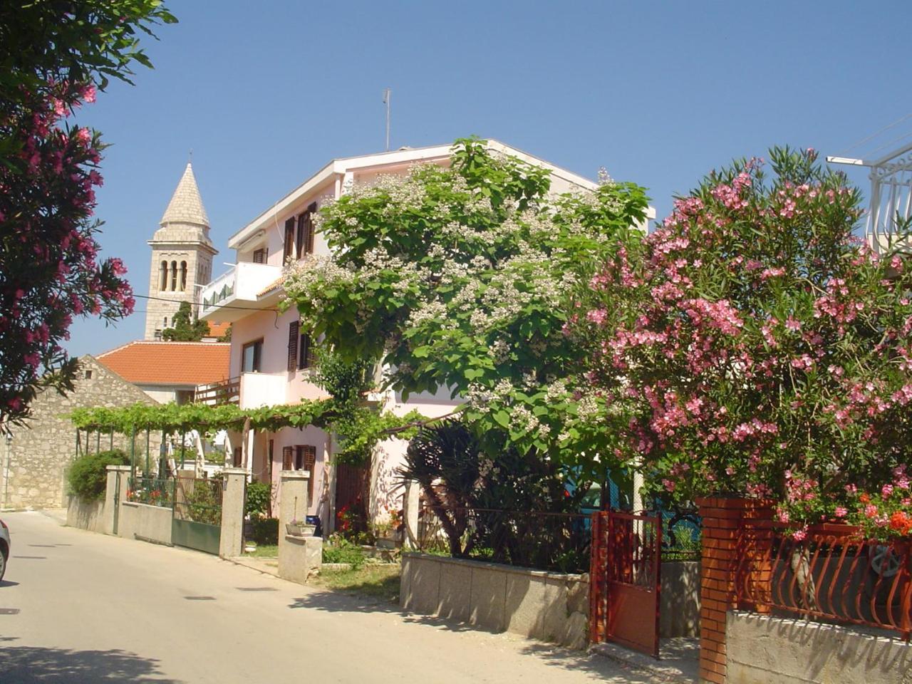 Apartments Ana&Neso Pakostane Exterior photo